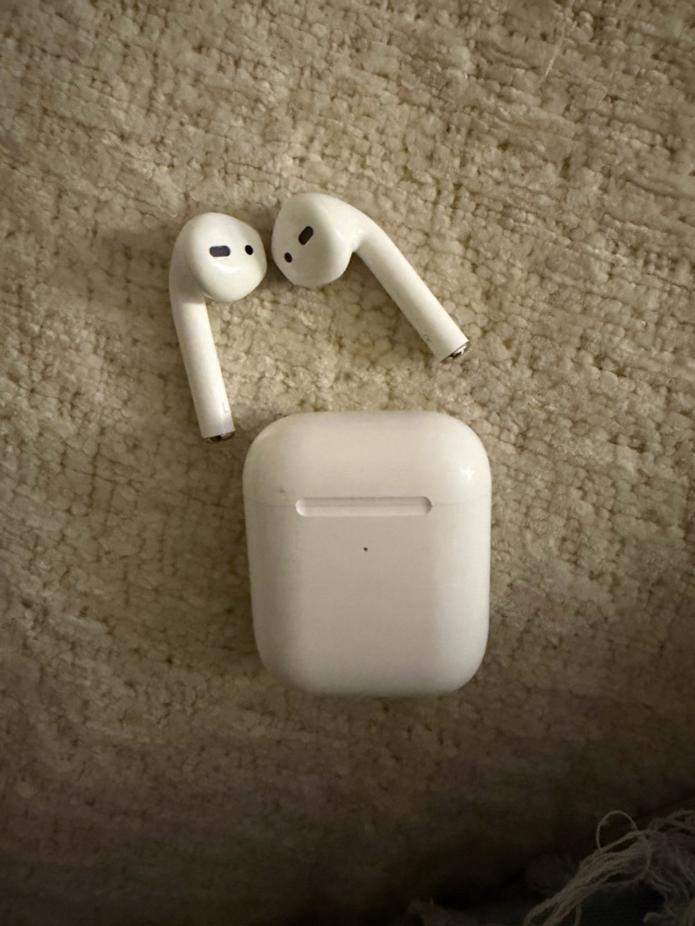 Apple White Wireless Earbuds with Charging Case